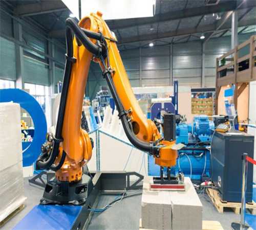 新松机器人发布“星卫来”工业清洁机器人，具有工业清扫和智能服务功能