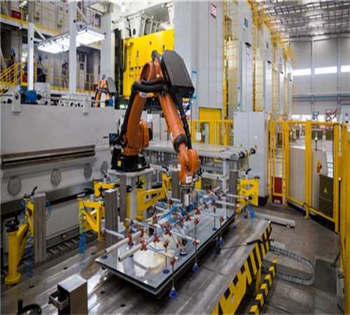 与世界巨头竞争 本土企业发力中国机器人市场