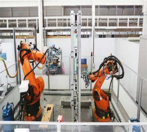 亚安制造“有想法的中国机器人”