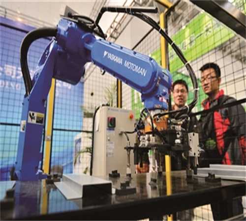 中国工业机器人混战中追赶 直面进击2025